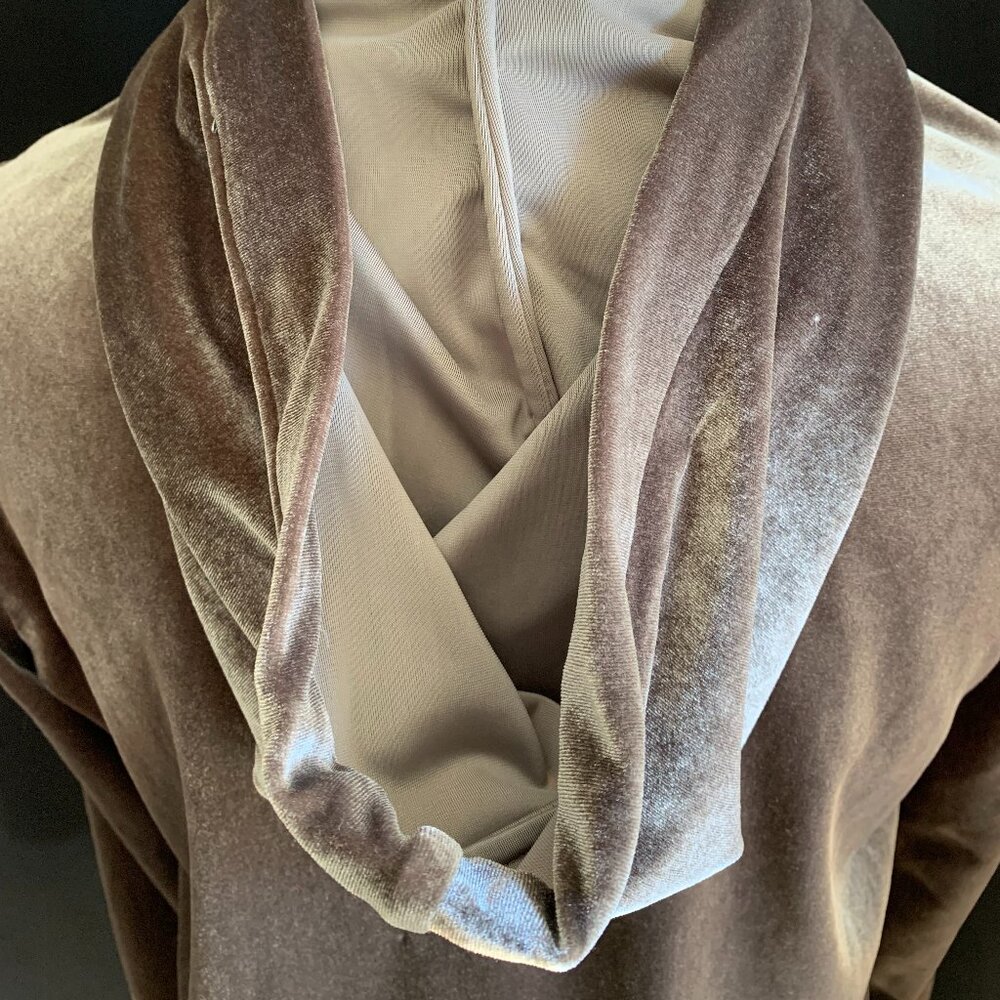 Gorgeous Velour Hoodie: Size M. - Picture 6 of 10